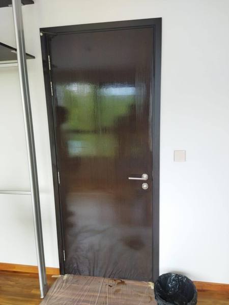 Dark door, satin varnish