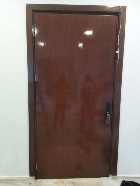 Main door, high gloss varnish