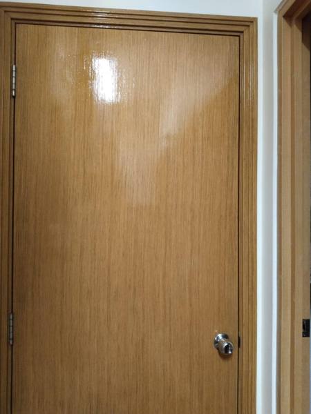 Oak veneer door varnished