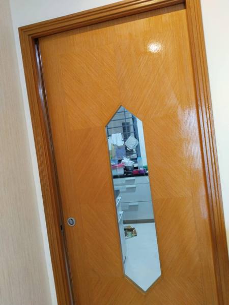Veneer door with glass varnished
